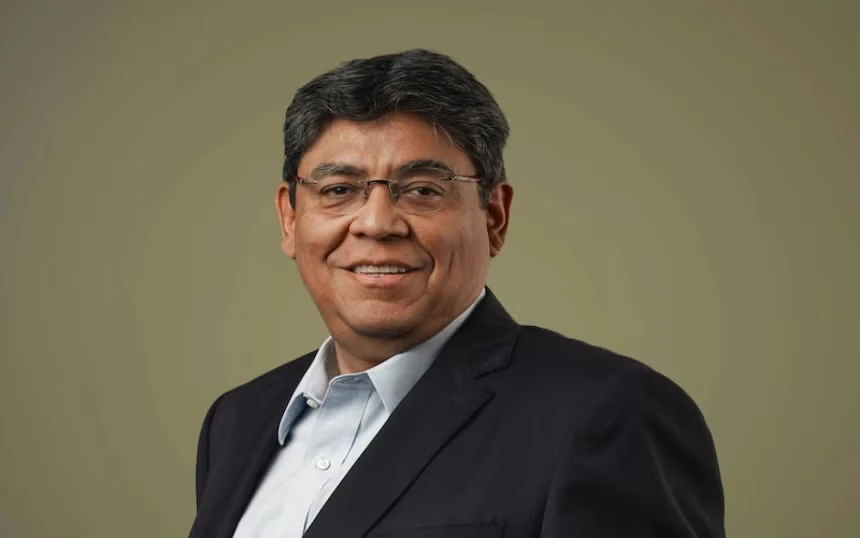 Keiko nombra a Elmer Cuba para Economía