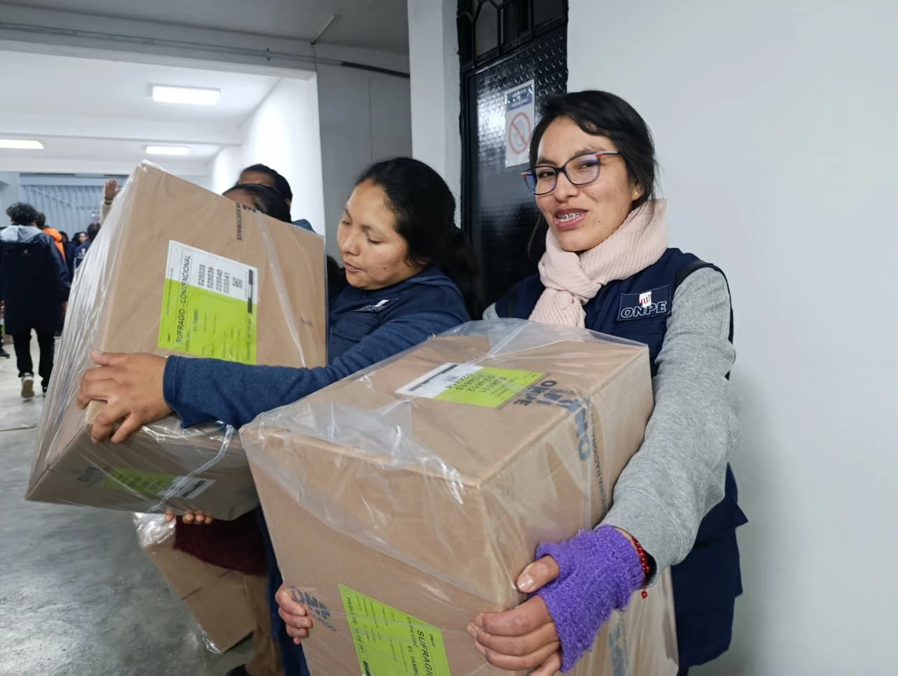 ONPE culmina envío de material electoral al país