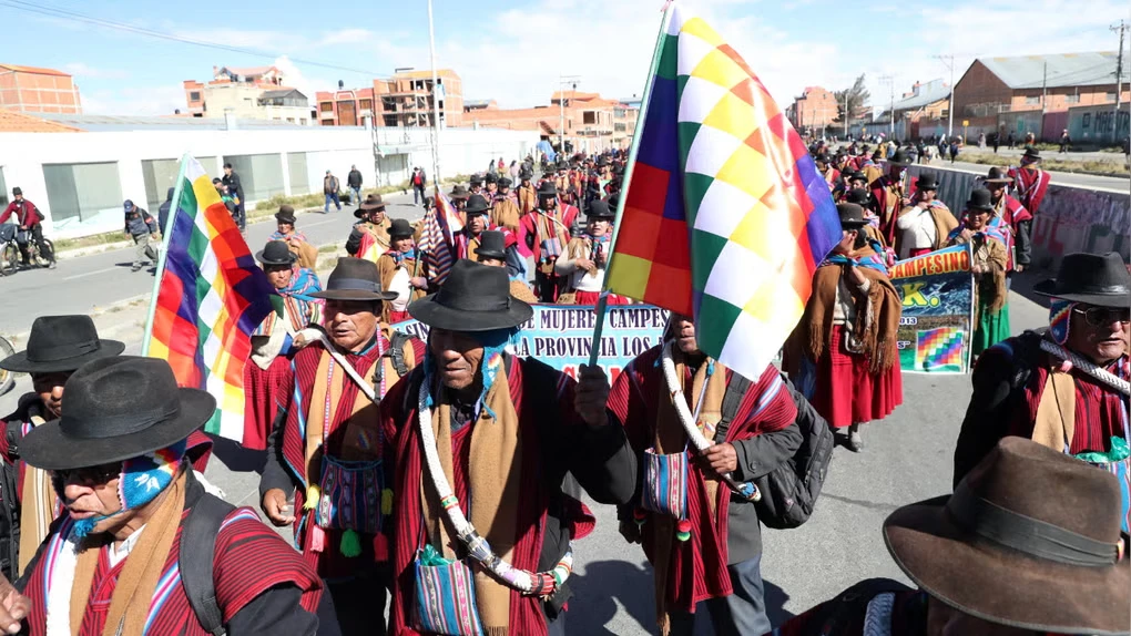 Gobierno de Bolivia alerta por grupos armados en marcha de afines a Evo