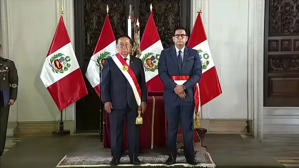 Renuncia ministro Freddy Solano por caso de certificado