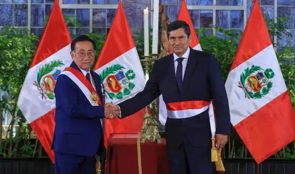 Arroyo asume como premier con cambios en el gabinete