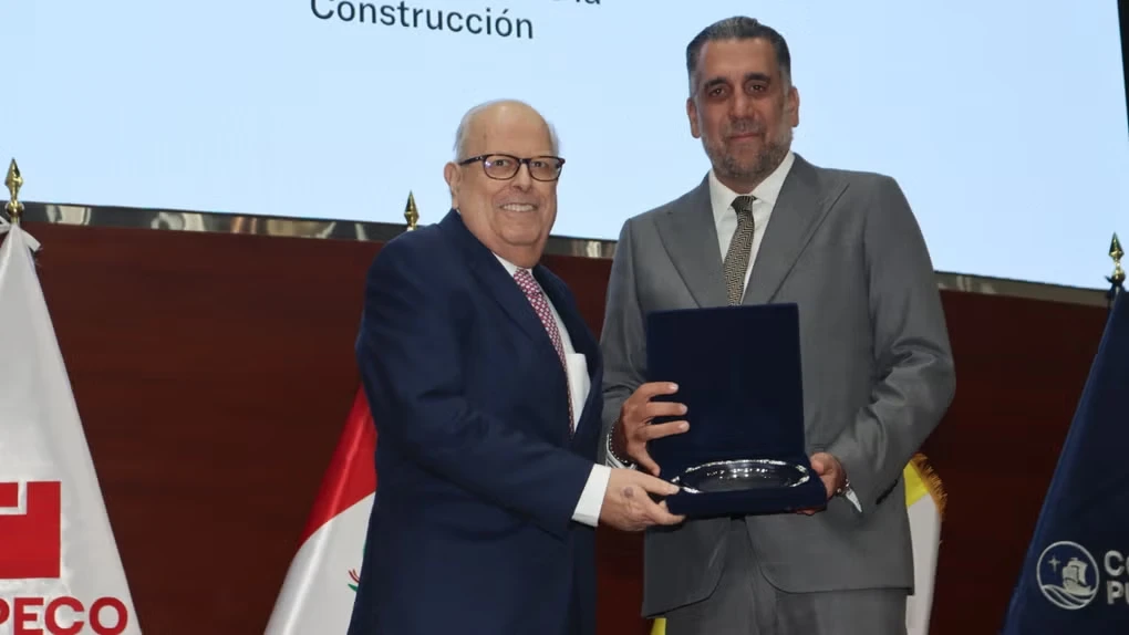 Velarde llama a reforzar servicio público
