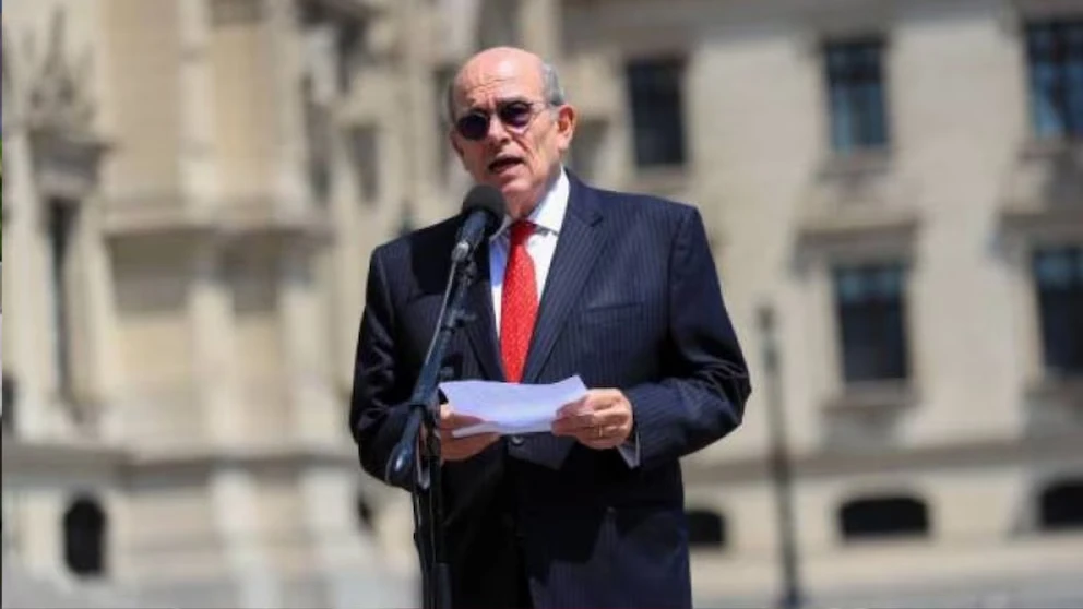 Renuncia canciller por freno a compra de F-16