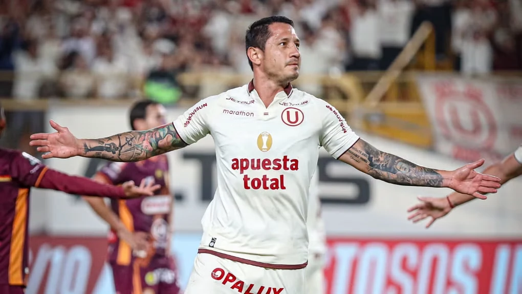 Universitario goleó 3-0 a Los Chankas y se mete en la pelea por el Clausura