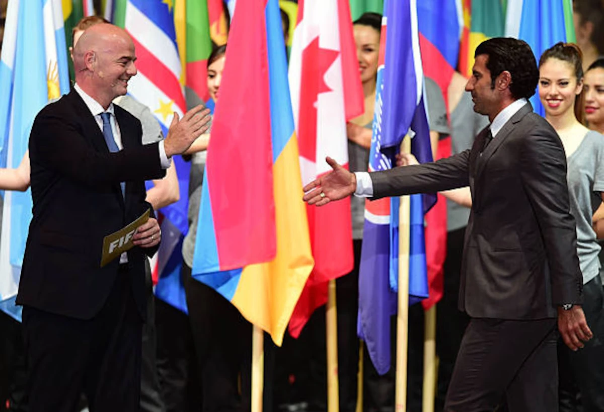 Luis Figo exige la renuncia de Gianni Infantino
