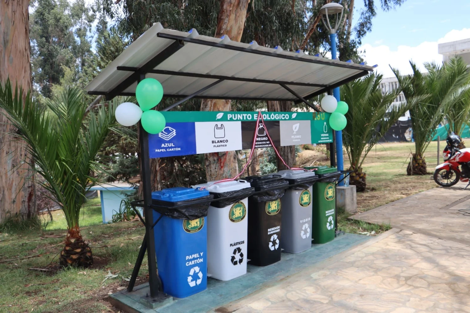 UNCP instala 11 puntos ecológicos para reciclar