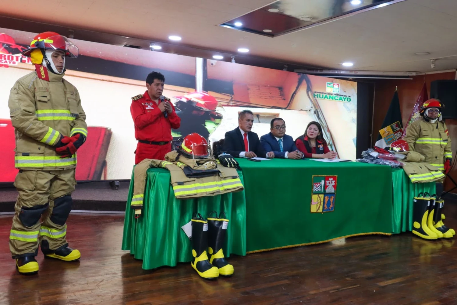 Bomberotón 2025: Huancayo entrega modernos equipos a bomberos