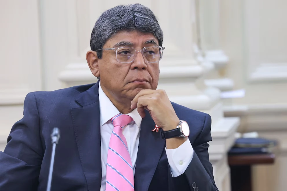 Elmer Cuba pide disculpas tras polémica por lluvias en Lima