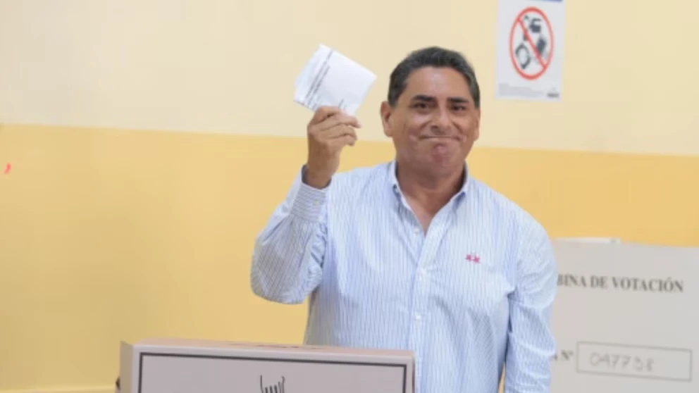 Carlos Álvarez deja la política tras dura derrota