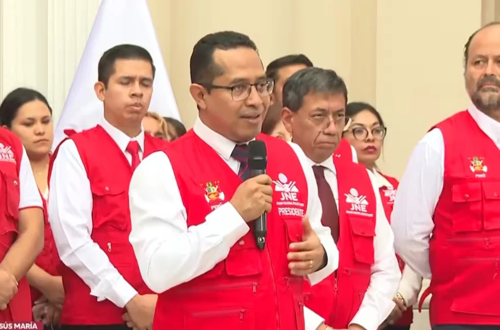 30% de mesas sin instalar por retraso de material